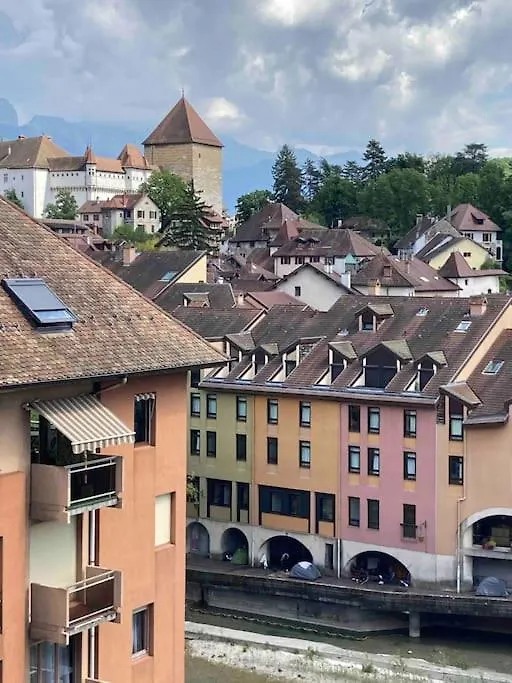Lachenal, Centre, Balcon Avec Vue Chateau Annecy